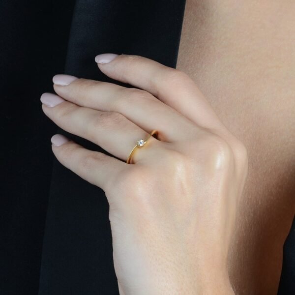 Anel Dourado Solitário com Zircônia - Imagem 2